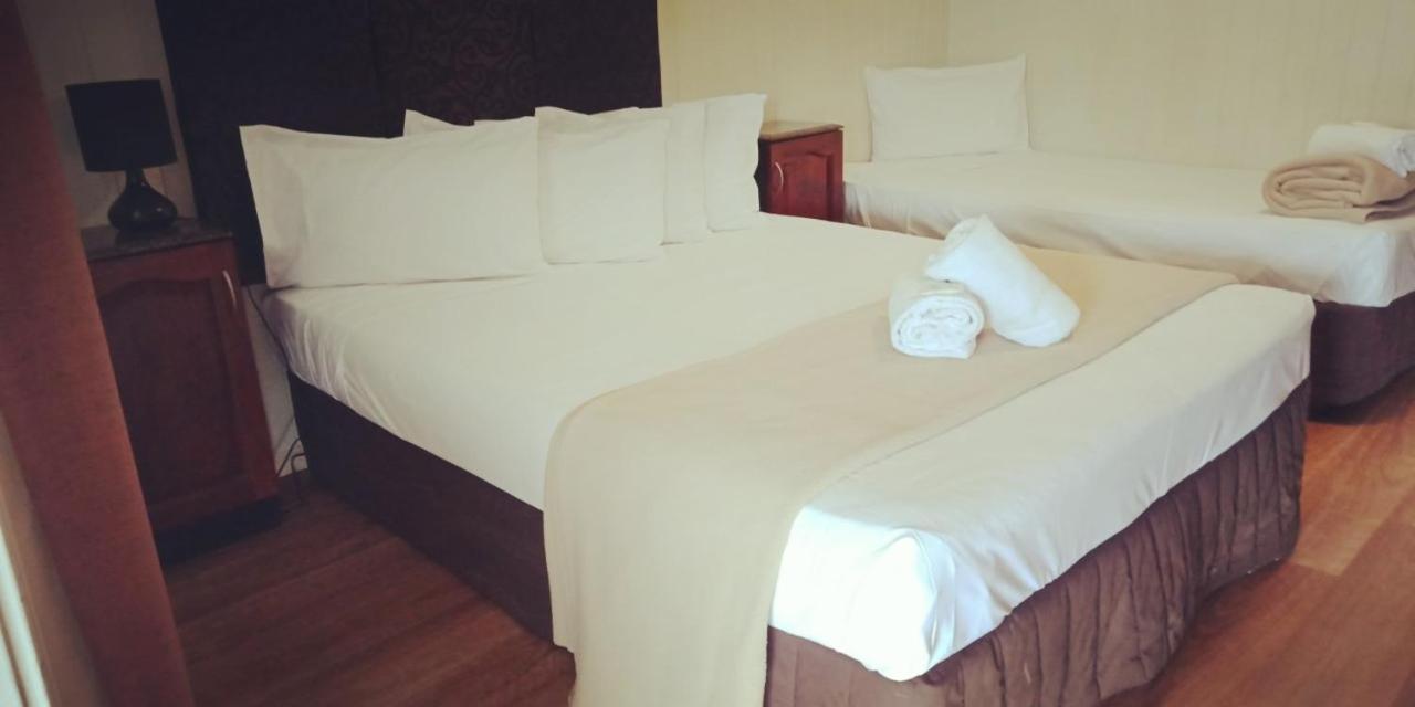 Country Plaza Motor Inn Mackay Exteriör bild