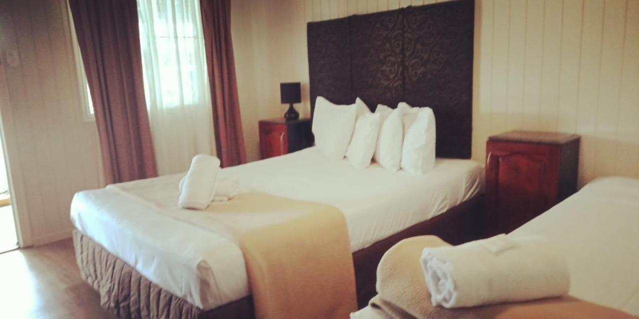 Country Plaza Motor Inn Mackay Exteriör bild