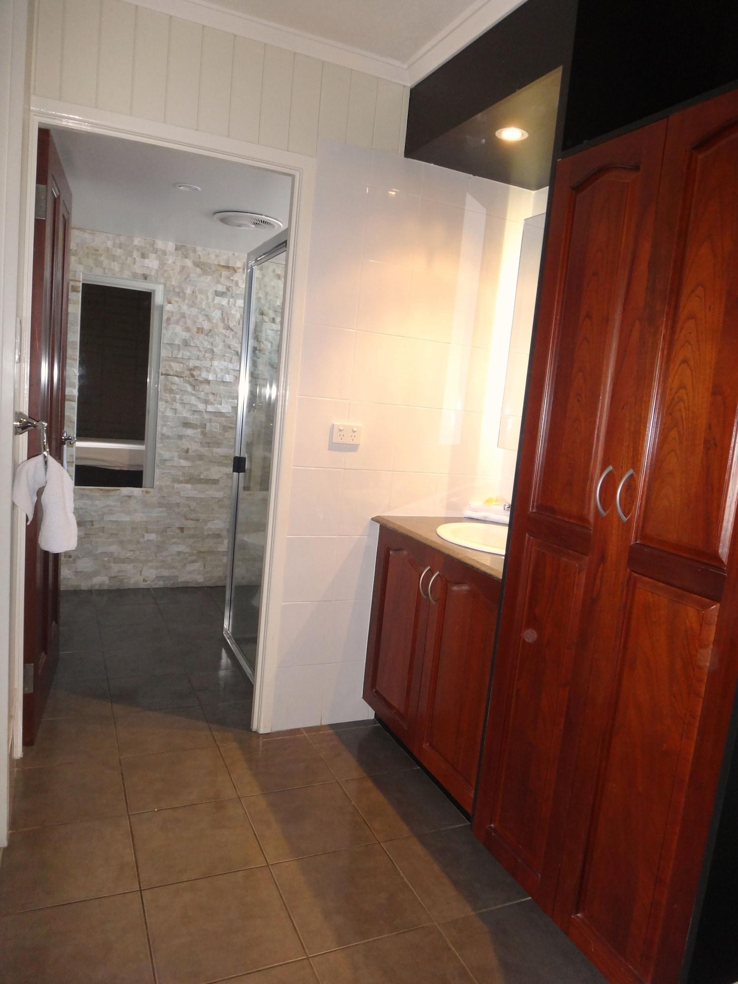 Country Plaza Motor Inn Mackay Exteriör bild