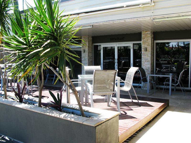 Country Plaza Motor Inn Mackay Exteriör bild