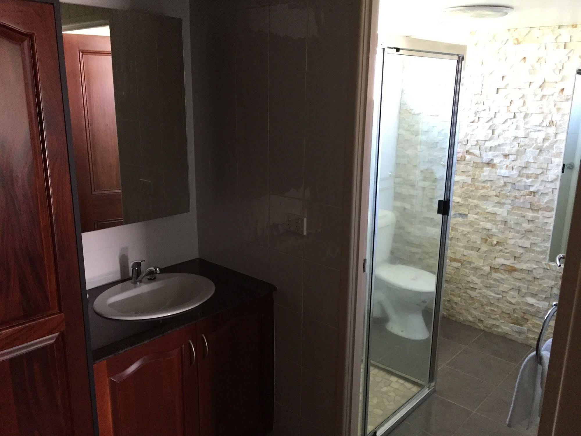 Country Plaza Motor Inn Mackay Exteriör bild